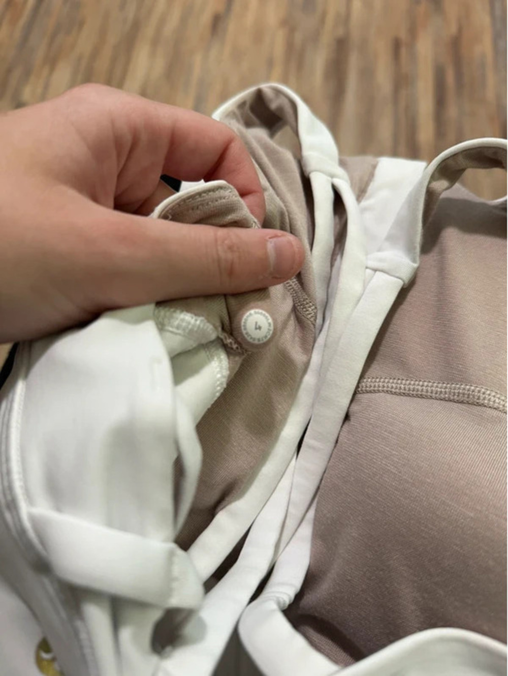 Lululemon energy bra size 4 - Picture 3 of 4